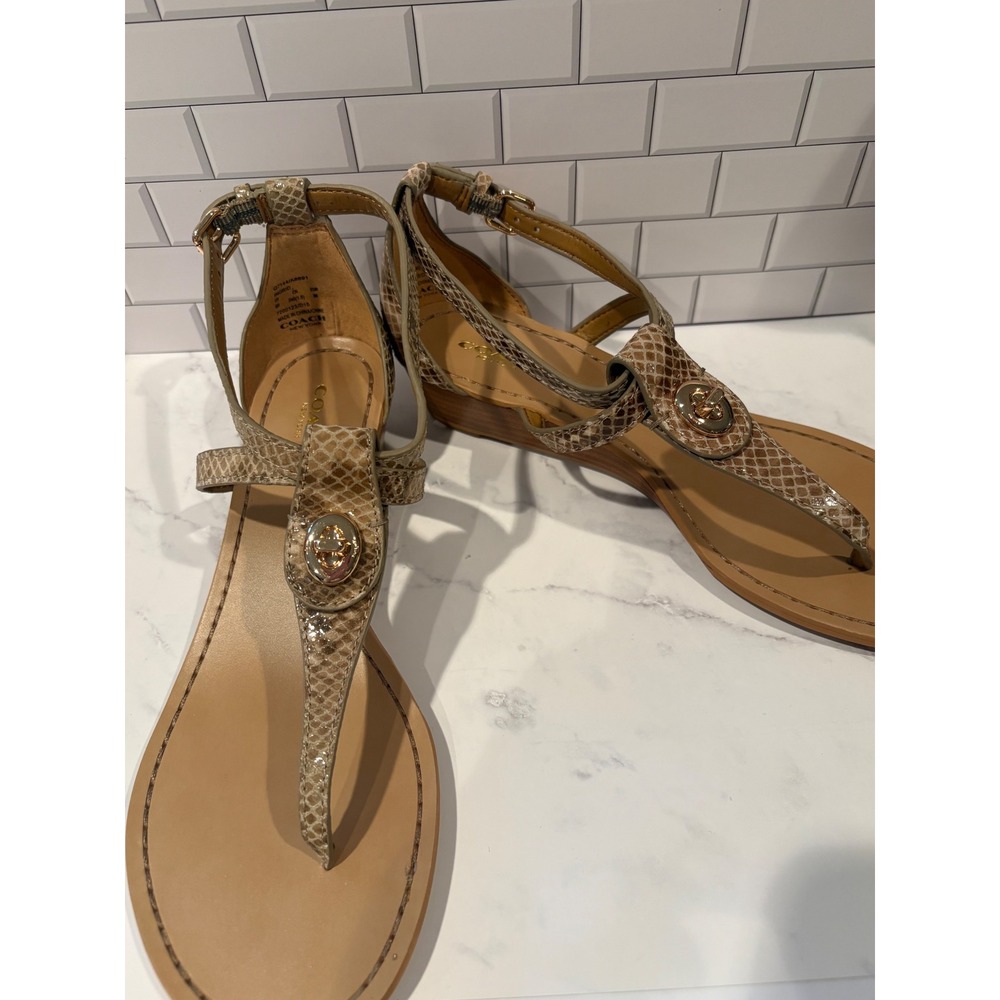 Coach Ingrid Snakeskin Embossed Leather Wedge Sandals Tan Brown Gold Turnlock 8B